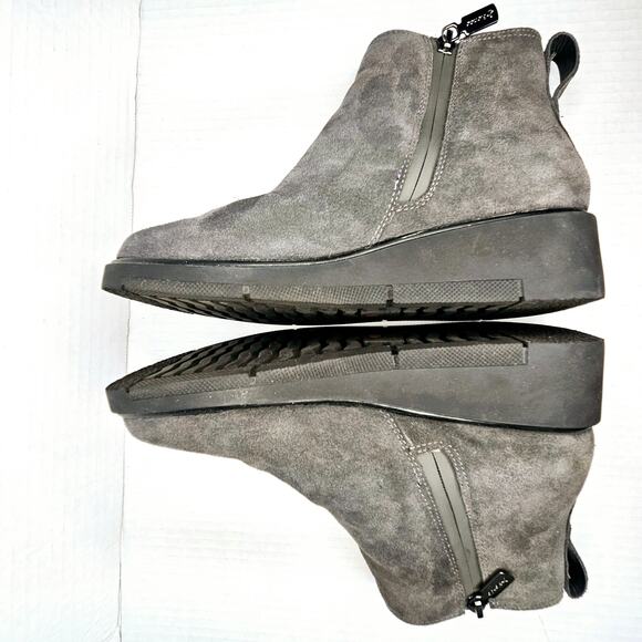 Blondo Luisa Gray Suede Waterproof Wedge‎ Heel Chelsea Ankle Boots Size 8.5M - Picture 6 of 11